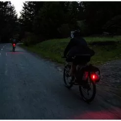 BLACKBURN LOCAL 10 REAR LIGHT -BICICLETAS Tienda de ventas local 10 rear lifestyle 1