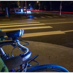 BLACKBURN LOCAL 50 FRONT + LOCAL 10 REAR 10 BLACKBURN LOCAL 50 FRONT + LOCAL 10 REAR -BICICLETAS Tienda de ventas local 50 front lifestyle 1